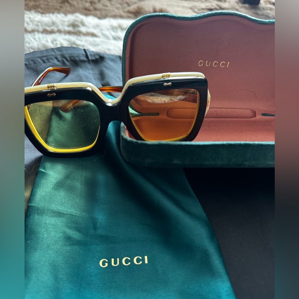 Gucci authentic oversized flip up sunglasses
